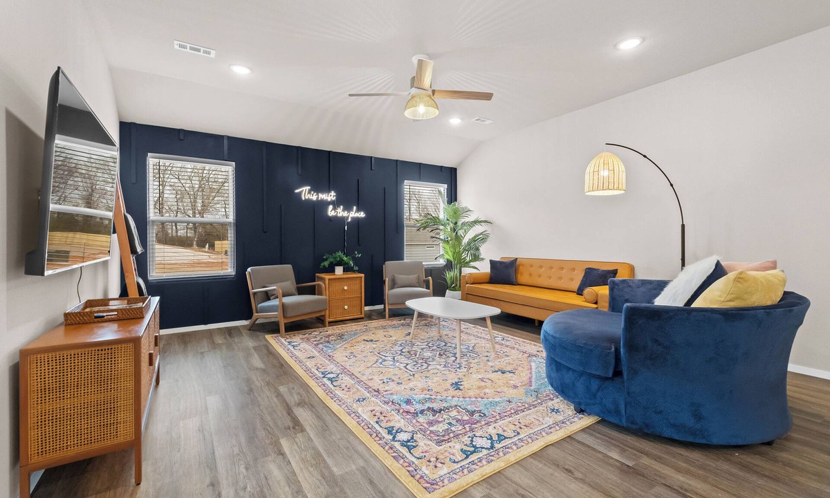 Fayetteville House | The Blue Goose > Private Hot Tub > 1 Mi off I-49 > 3 Mi to UofA