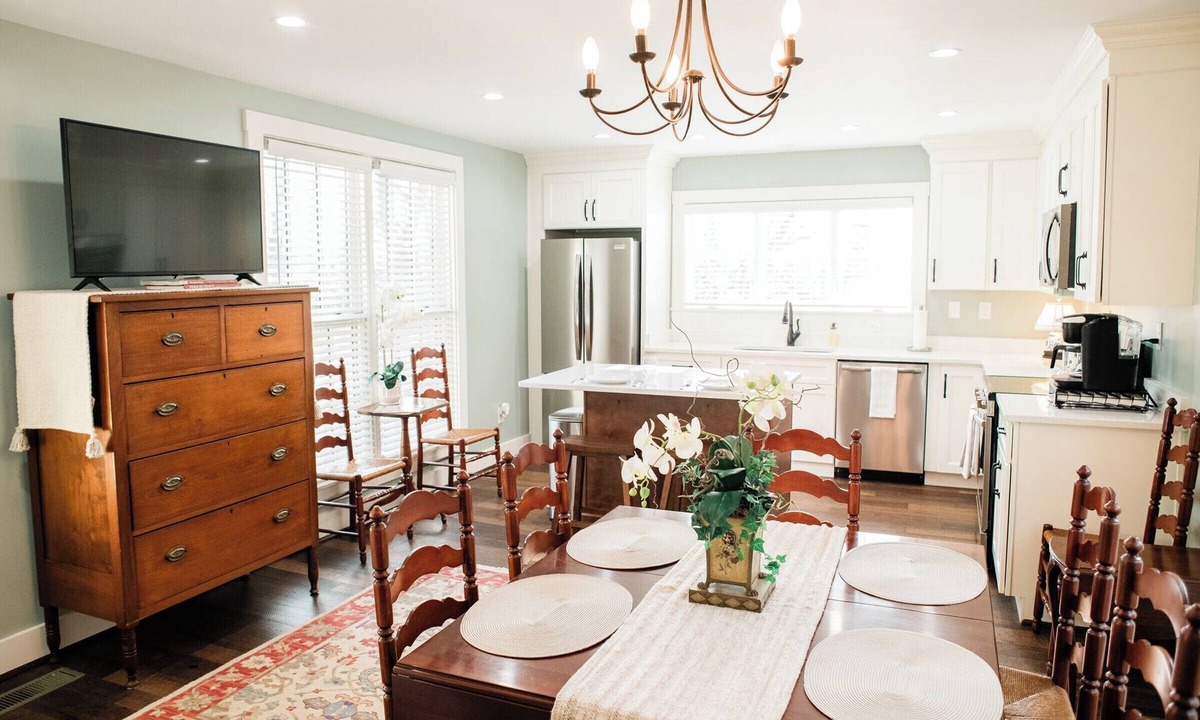 Millersburg House | The Neal House: Charming & Historic 3 Bedroom House