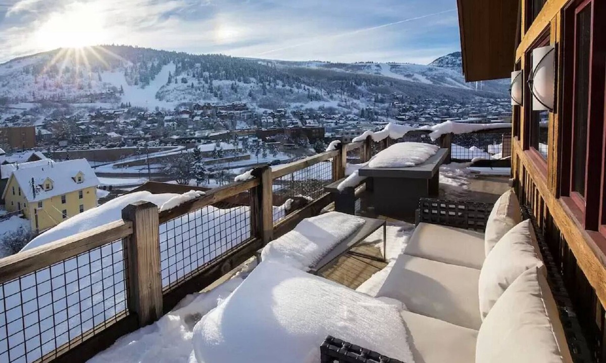 Deer Valley House | The Perch Park City - Epic 6 BR with Views-A+ Location-Elevator-Pinball-Hot Tub