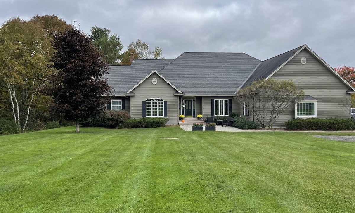 Montpelier House | The perfect family getaway with stunning views, large deck and hot tub