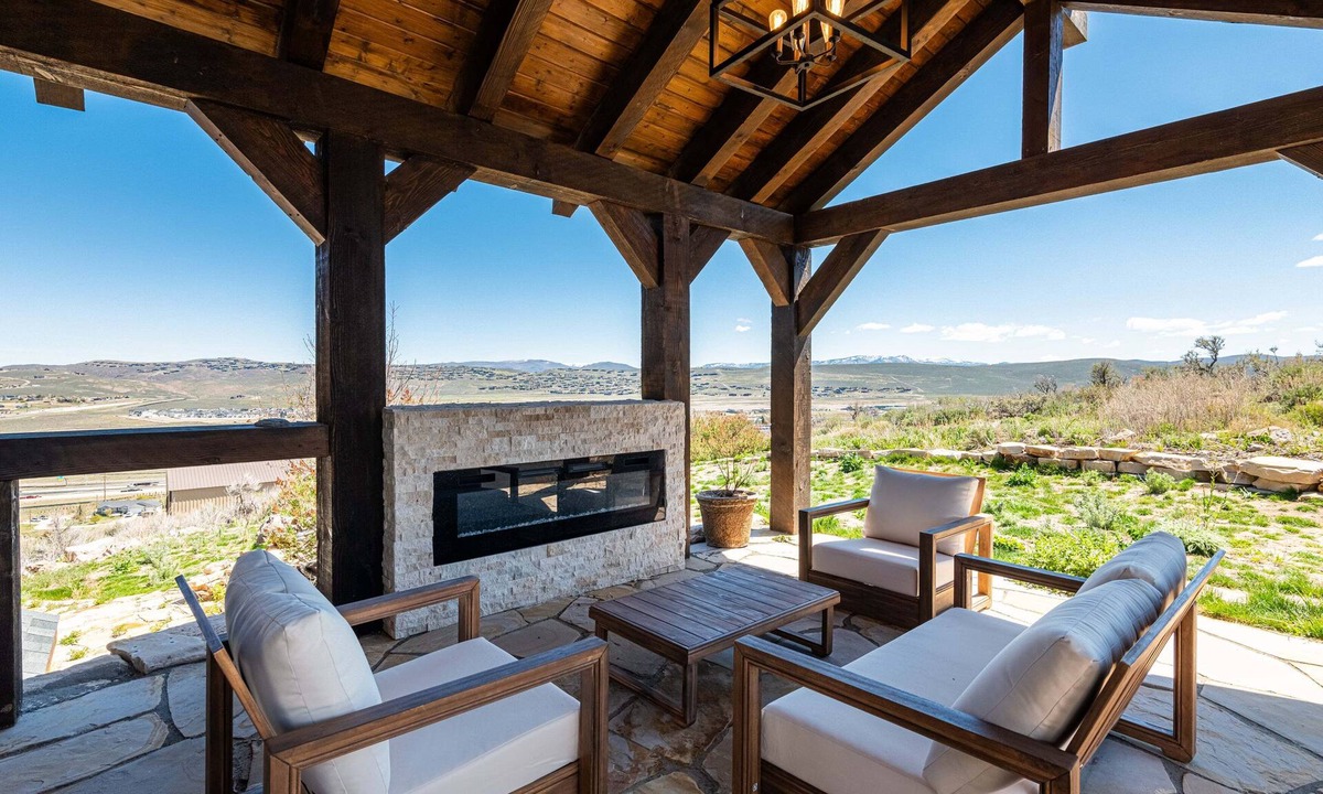 Highland Estates House | The Perfect Multi-Family Escape-Two Living Spaces-Stunning Views-Hot Tub