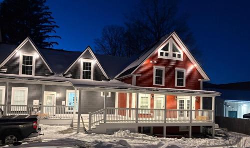 Ludlow Apartment | The Treehouse at 11 Gables - Center of Ludlow Village near Shopping and Restaurants