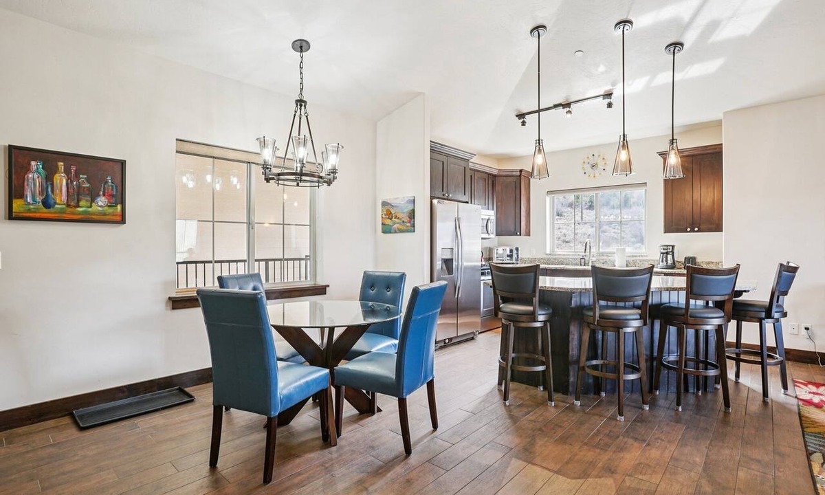 Bear Hollow Village Apartment | Top Floor Condo! 3BD/2BA Park city ski condo - Sleeps 7