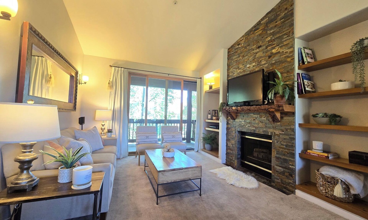 Pinebrook Condo | Top floor furnished 3BD/2BA Park City condo for rent, beautiful mountain views!