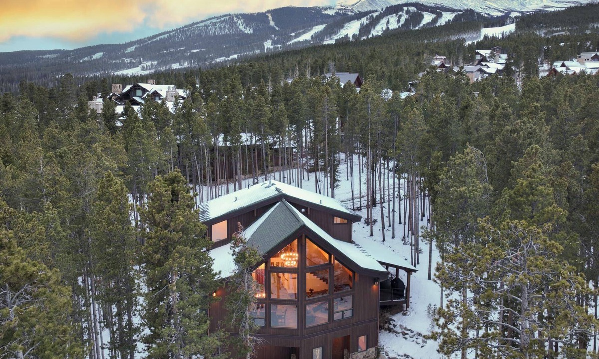 Timber Trail House | Trailside Lodge: Ski-in/Ski-out! Private Hot Tub, Pool Table, Gas Grill