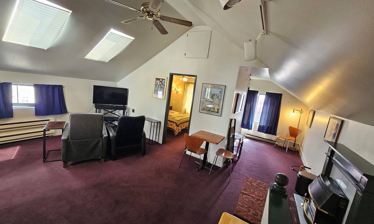 Crown Hill Apartment | Travelers Dream 1-bedroom apartment in Seattle perfect location to see the Games