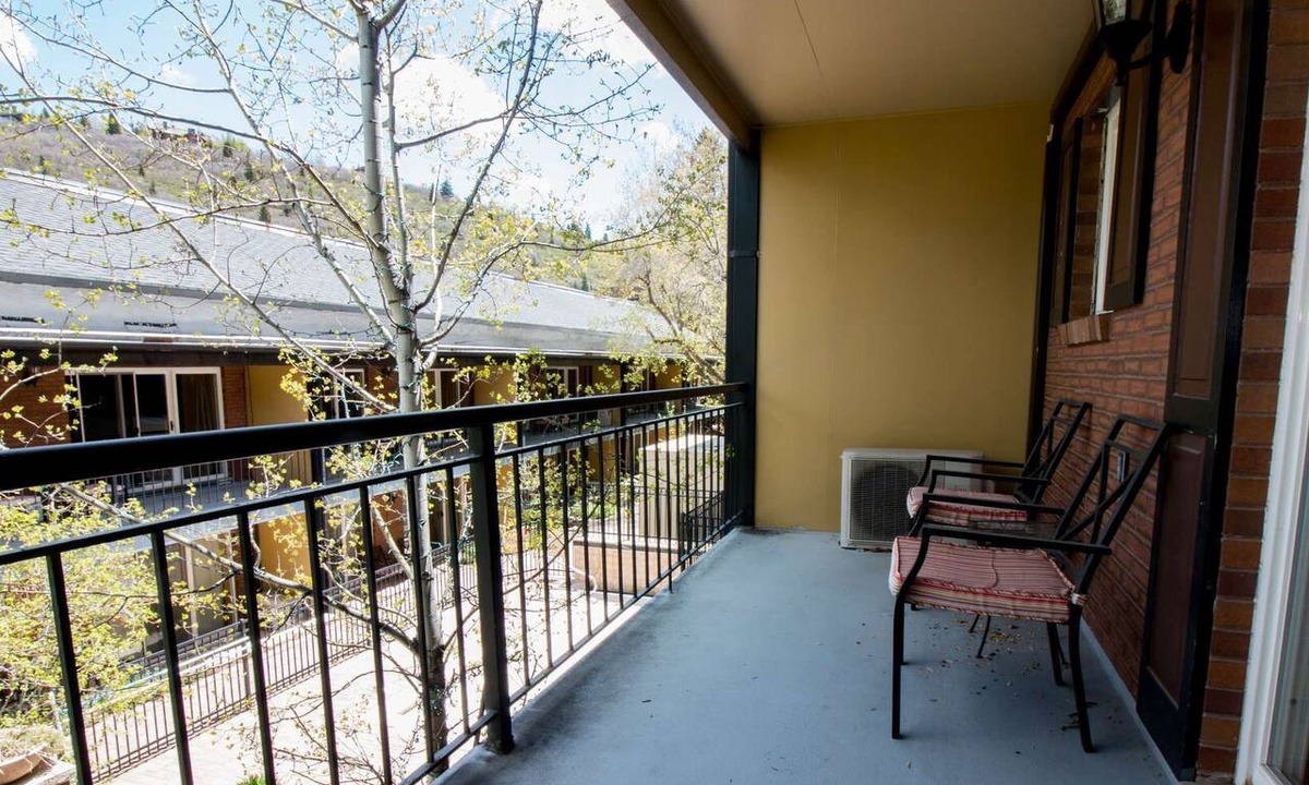 Downtown Park City Hotel | Treasure Mountain Inn - Junior Suite #38 - Cleaning fees included!