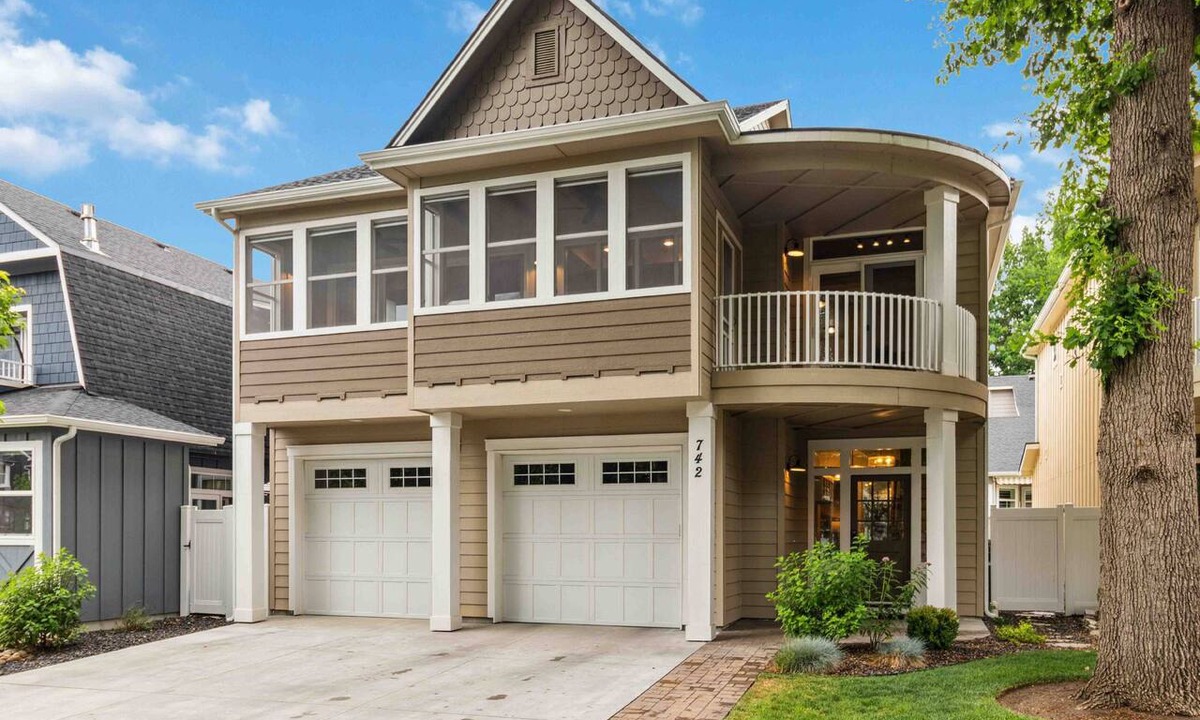 Eagle House | Upscale Parkside Retreat | High-End Kitchen | Office | 2 Bikes | Screened Porch | 2-Car Garage