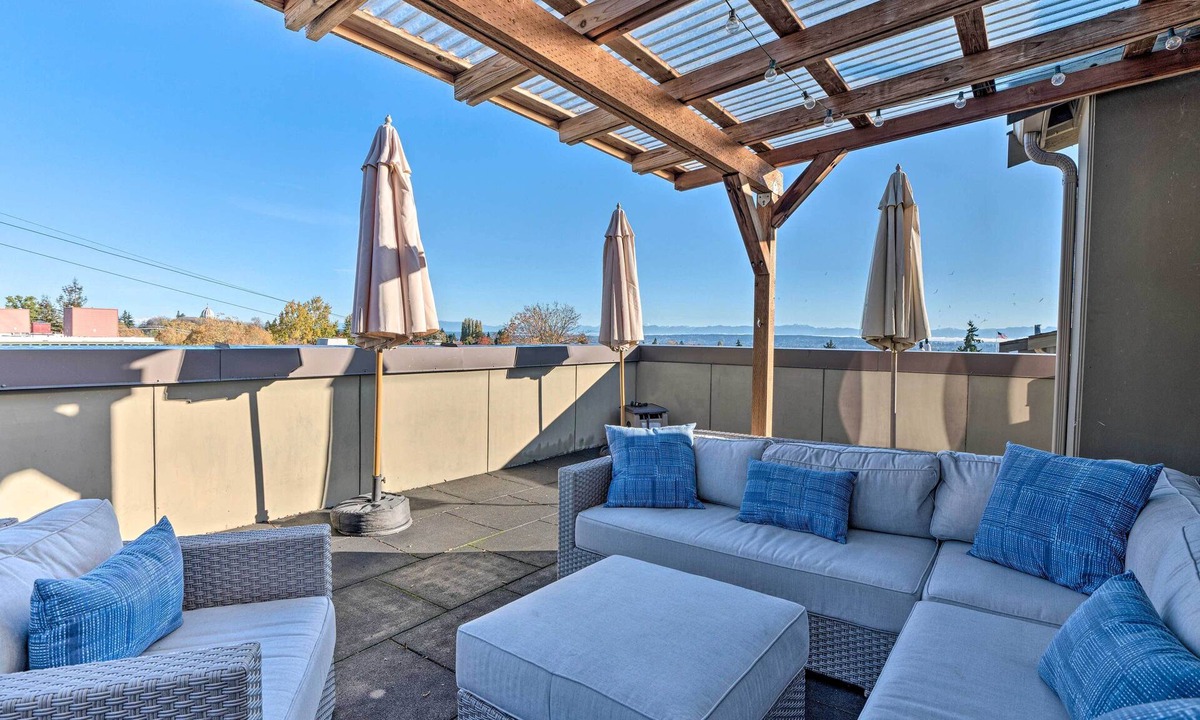 Miller Park House | Upscale Townhome in Capitol Hill with AC & views of the Cascades