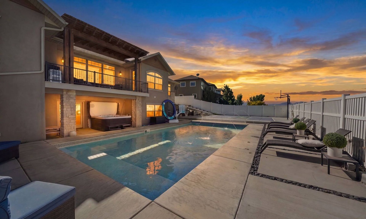 Sunset Heights House | Utah County - Pool - Hot tub - Sports Court - Game room - Sleeps 16+