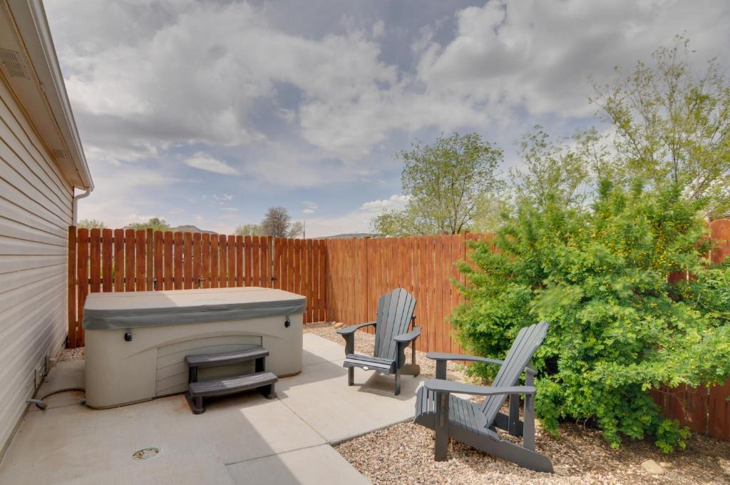 Escalante House | Utah Retreat - Hot Tub, Deck & Near National Parks
