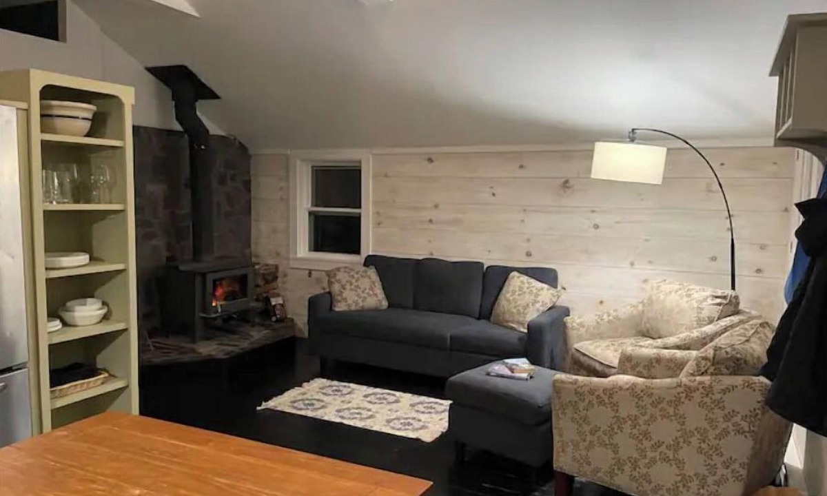 Londonderry Cottage | Vermont Country Cottage (Near Village)