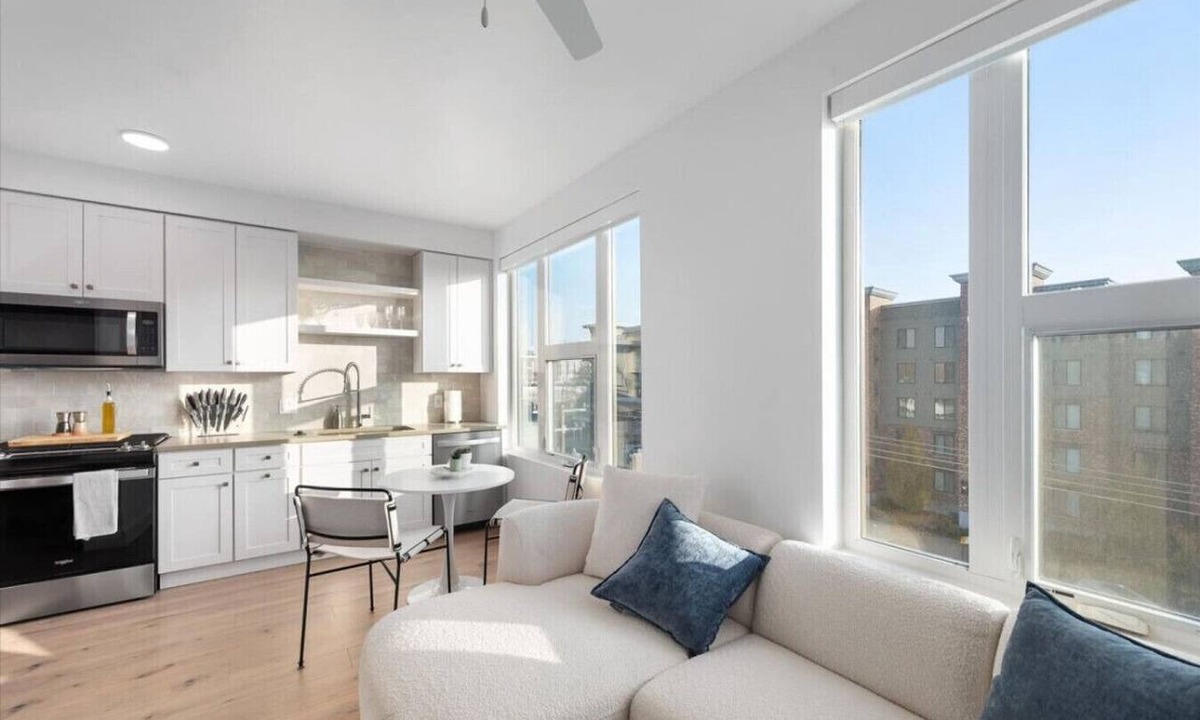 Downtown Salt Lake City Apartment | Vibrant 1BD 1BA w/Pool, Gym, HTub, Bowling + More!
