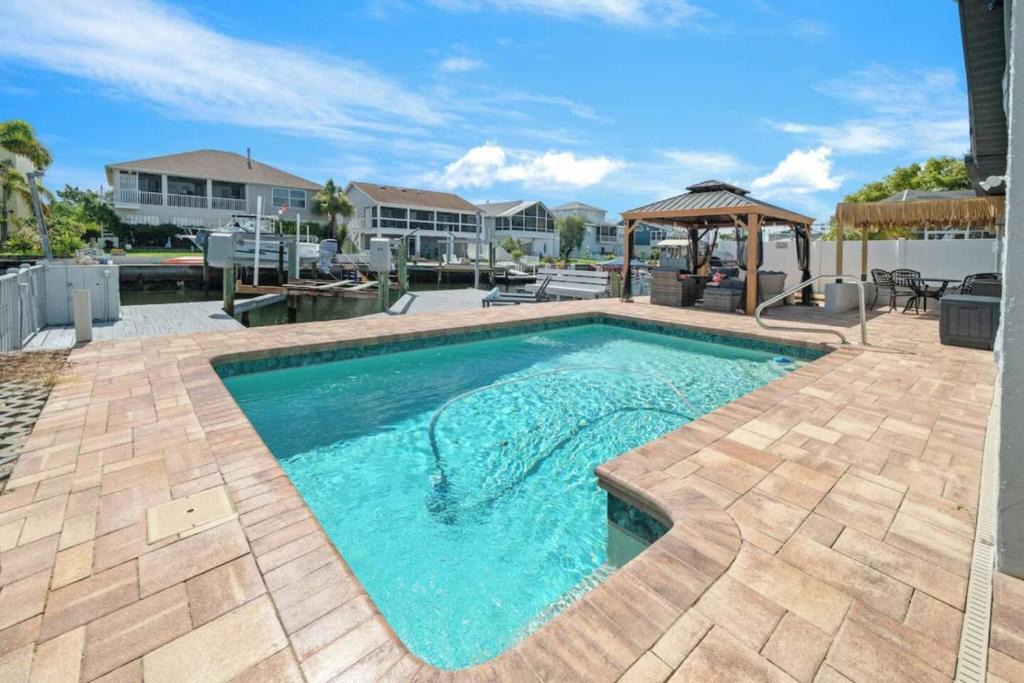 Hudson Beach Estates House | Villa Walk to Beach, Pool, Kayak, Games Great for Family Vacations