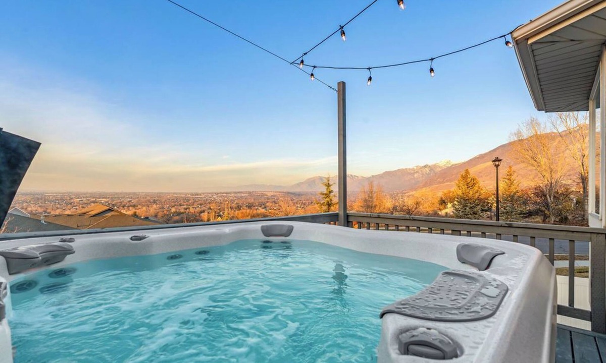 Draper House | VR Game Room/Sleeps/Dines 24/Hot Tub & Sauna