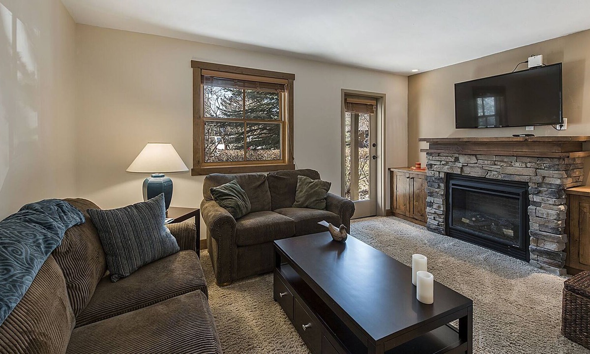 North Park City Condo | Well-Appointed Jupiter Inn rental. Community hot tub. Close to the slopes.