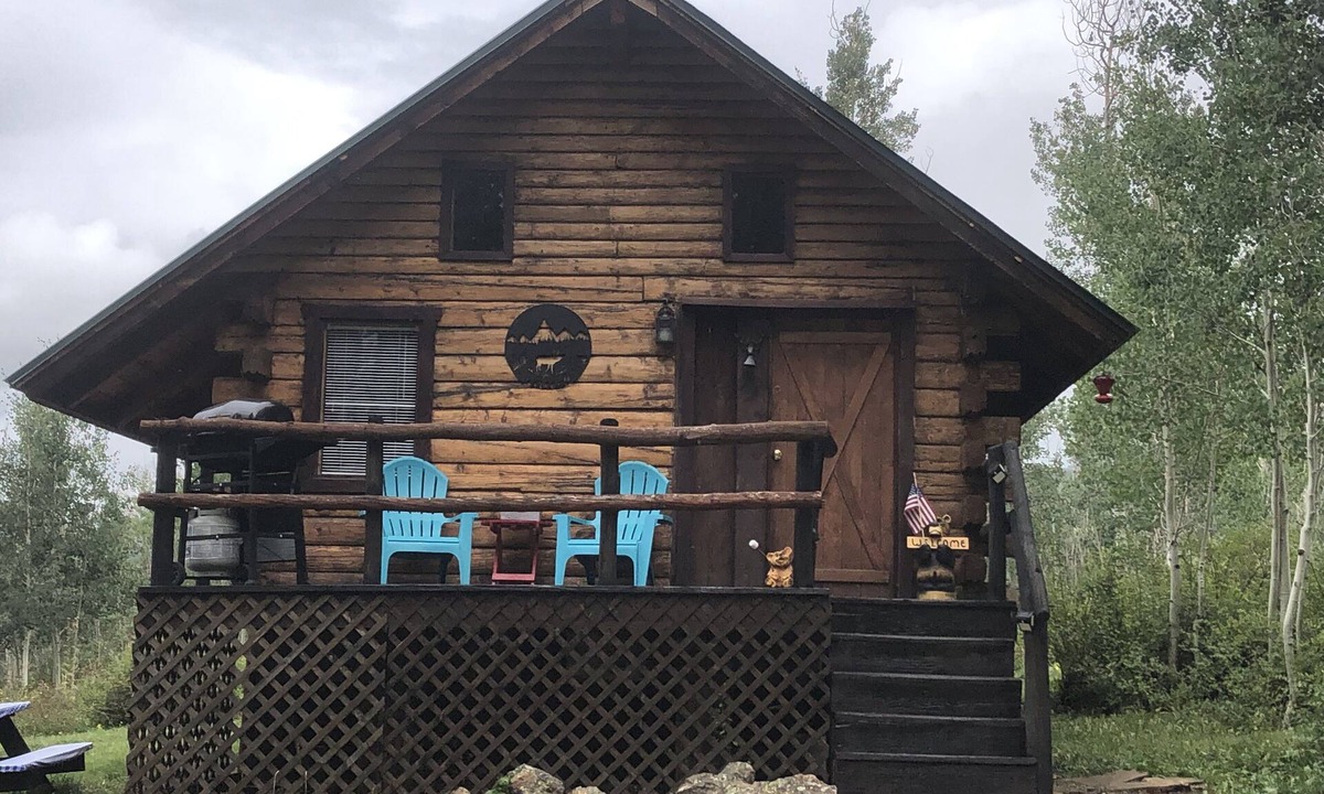 Dolores Cabin | Wolf Den Cabin is cozy and rustic that overlooks the beautiful aspens trees.