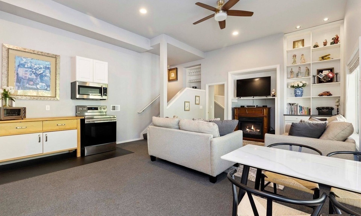 Sammamish House | Wonderful 2-bedroom entire guest suite with AC in charming Sammamish