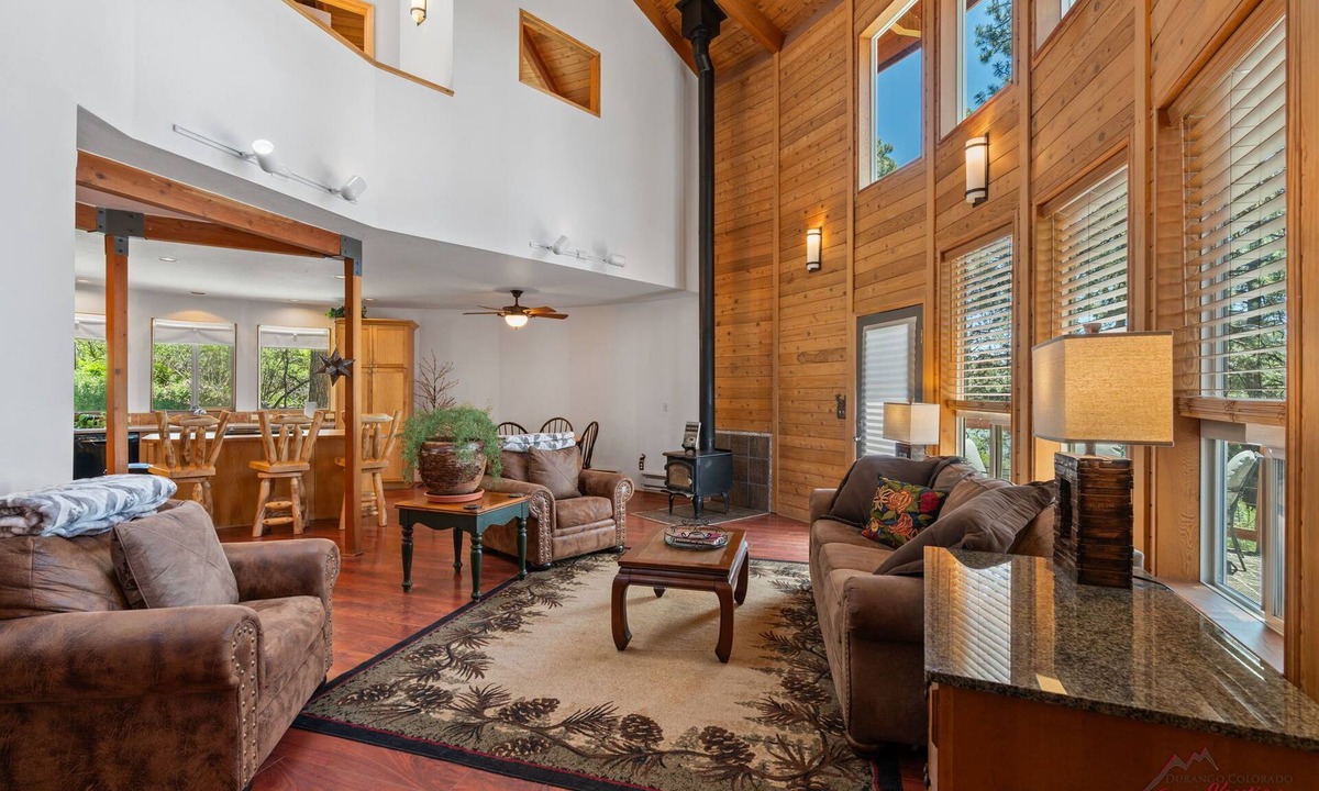 Forest Lakes House | Yurt Inspired Home,Great Back Deck, Adventure Close!
