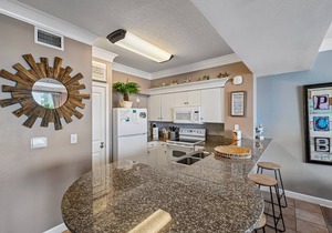 4th Flr 1 Bdrm+Bunks/2Bath. Upgraded! Sleeps 6