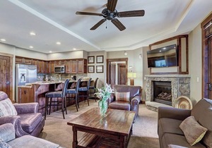 Enjoy Crystal Peak Lodge 7304: Resort Amenities and great views!