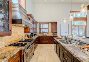 Luxury Home, Central Location, Amazing Views, Game/Theater Rooms, Hot tub!