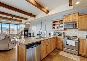 Newpark Townhome - Private Hot Tub - Private Garage