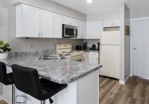 Relaxing, cabin-style, two-story Eden condo