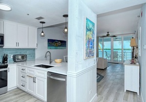This AMAZING 2/2 has stunning views of the bay!