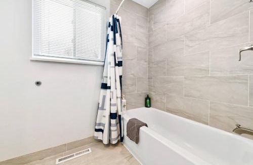 Cheyenne Meadows House | ᨒStylish 4BR | Movie Lounge | 10 min to Ft Carsonᨒ
