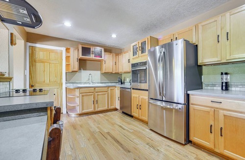 Nambe Pueblo Condo | 1/2 Mi to Buffalo Thunder Resort: Spacious Retreat