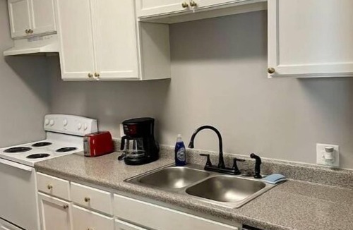 San Jacinto Apartment | 1.5 blocks to beach. Close to cruise terminal too. Safe neighborhood Secure bldg