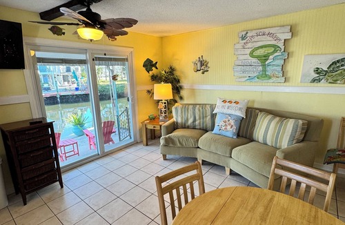Homosassa Cottage | 1-bedroom cottage and private boat dock on deepwater canal close to the springs