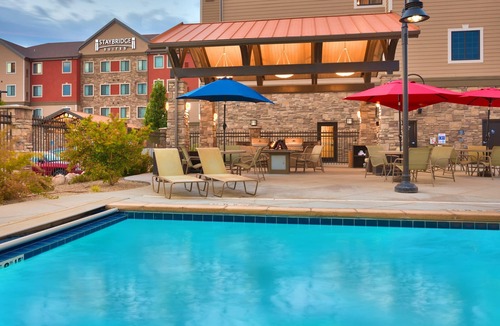 Midvale Condo | 1-Bedroom King Suite | Free Breakfast · Full Kitchen · Heated Pool