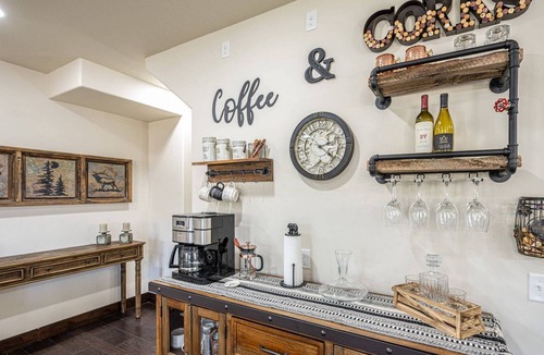 Park City House | >10 Mins to Skiing & Main St! Private Hot Tub, Gym,Fresh Remodel, All New HDTVs, FREE SKI RENTAL