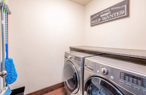 Park City House | >10 Mins to Skiing & Main St! Private Hot Tub, Gym,Fresh Remodel, All New HDTVs, FREE SKI RENTAL