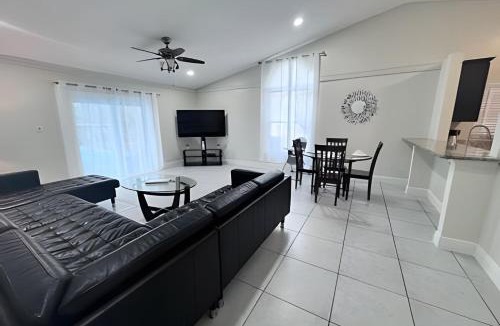 Indian Wells House | 10 Minutes to Disney! Pool Hom, Large Backyard