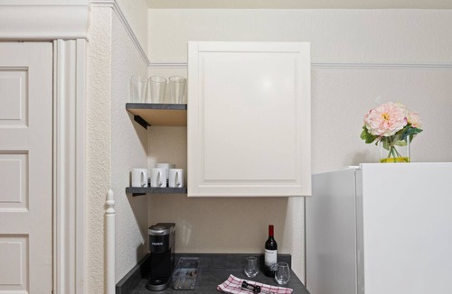 Bankers Hill Apartment | 108 Hawthorne Historic Inn - Traveling well on a Budget