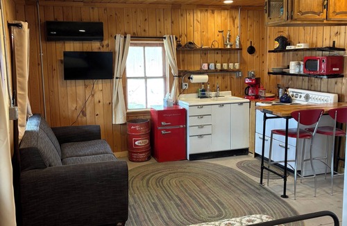 Levan Cabin | 1860’s cabin in Levan. Peace, quiet, nostalgia. Hot tub to relax in. A true gem.
