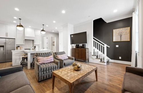 Rolling Mill Hill Apartment | 19 Bed Downtown Rooftop Gameroom Walk To Broadway