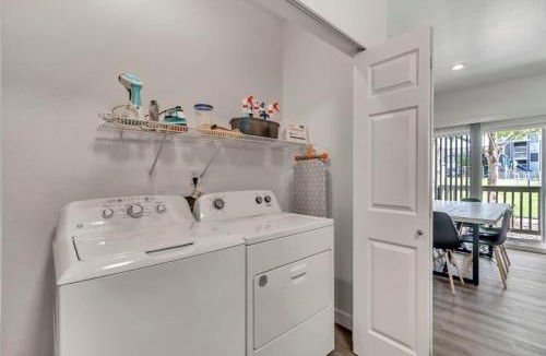 Clearfield Apartment | 1st Fl King Beds Pool Garage - Near AFB