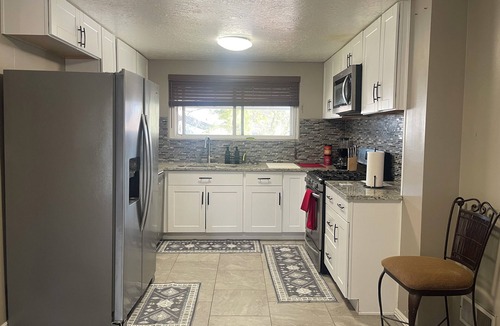Taylorsville House | 2-bedroomUnit, Split EntryHouse. Taylorsville. Pet friendly.Close to SLC Airport