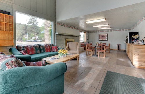 Lewis House | 2 Doubles+Sofa Bed+Kitchen at Dolores Mountain Inn
