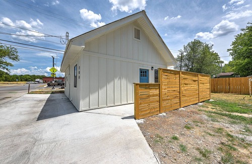 Rogers Cottage | .2 miles to Downtown Rogers on the Railyard bike trail