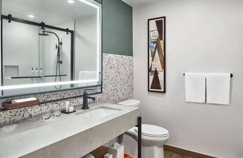 North Park City Hotel | 2 Queen Room | Hot Tub, Heated Pool, 1 mi to Silver Star Ski Lift
