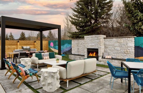North Park City Hotel | 2 Queen Room | Hot Tub, Heated Pool, 1 mi to Silver Star Ski Lift