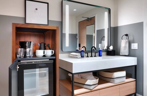Moab Hotel | 2 Units | Near Downtown Deluxe Stay | Gravity Haus, Outdoor Pool