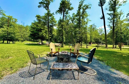 Grantville Cabin | 20 Mins To Hershey Park w/Farm Animals & Firepit!