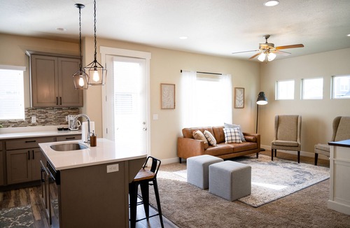 Herriman House | 🔥 25 mins from Airport ⭐️Sleeps 10+