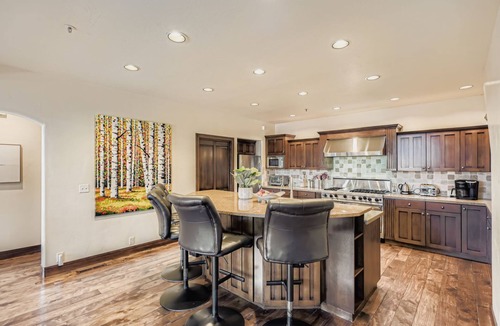 Park Meadows House | 2744 Stylish Ski Getaway with Hot Tub Pool and Lift Shuttle